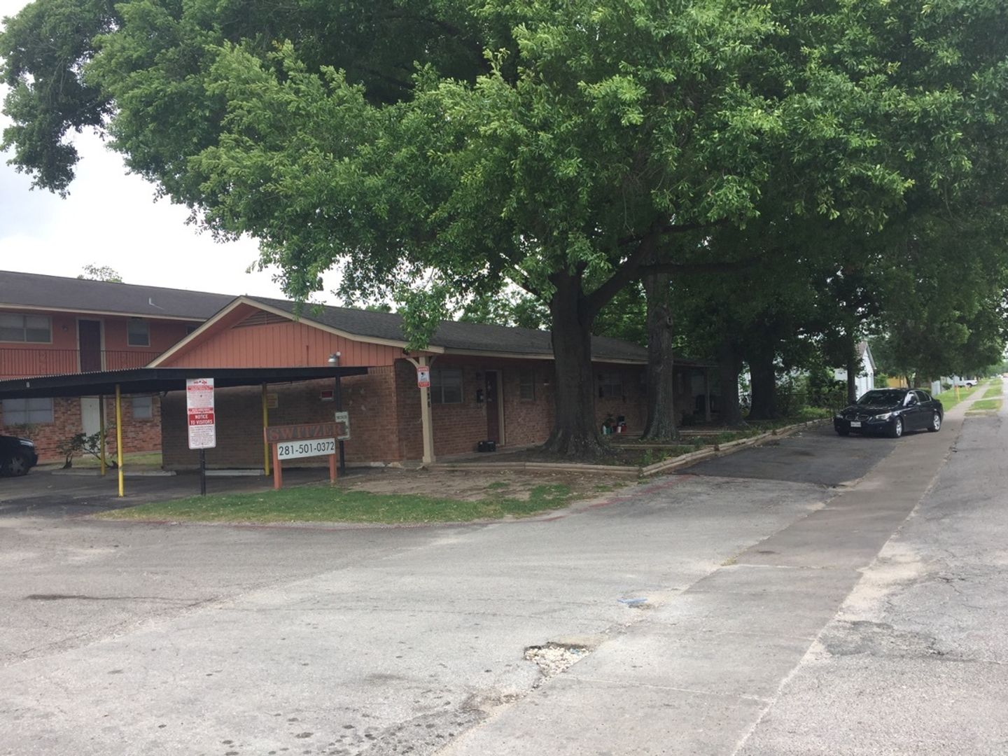Houston Apartment: 1726 Switzer