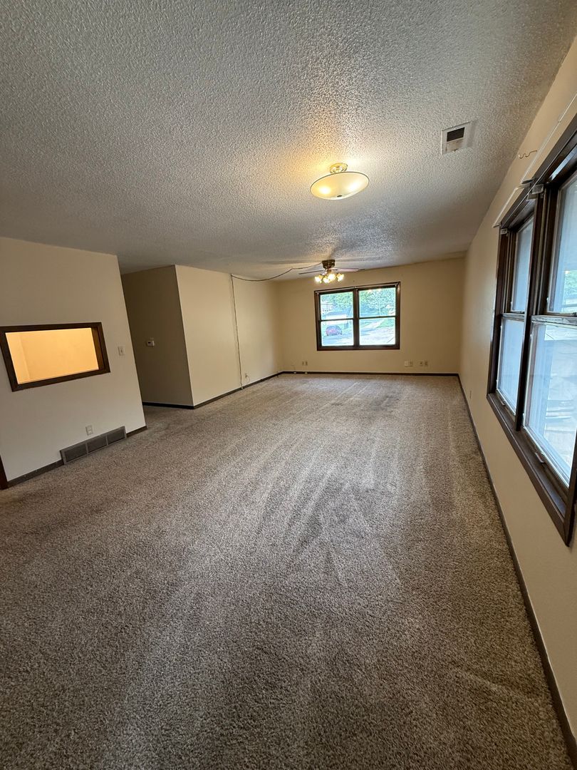 Fort Dodge Apartment: x