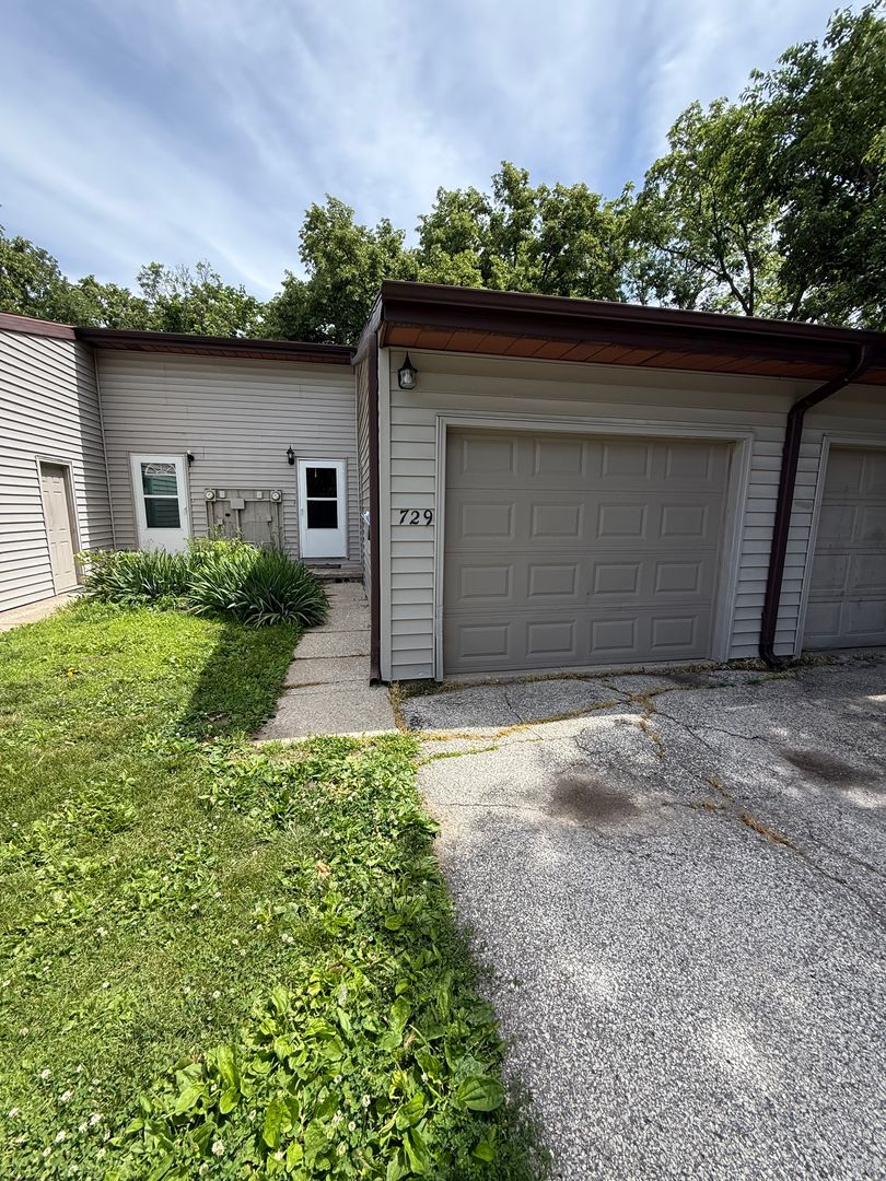 Fort Dodge Townhome: 729 Westridge Road