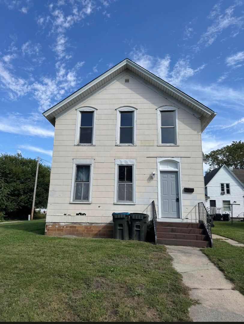 Fort Dodge Apartment: 319.5 S 20th St