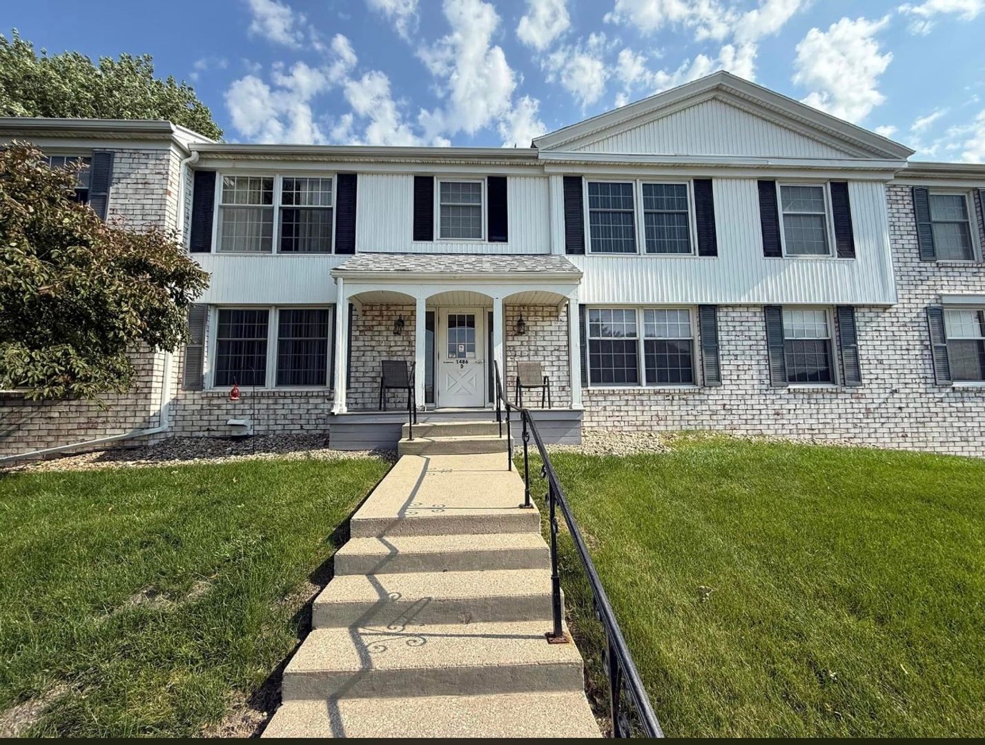 Fort Dodge Apartment: x