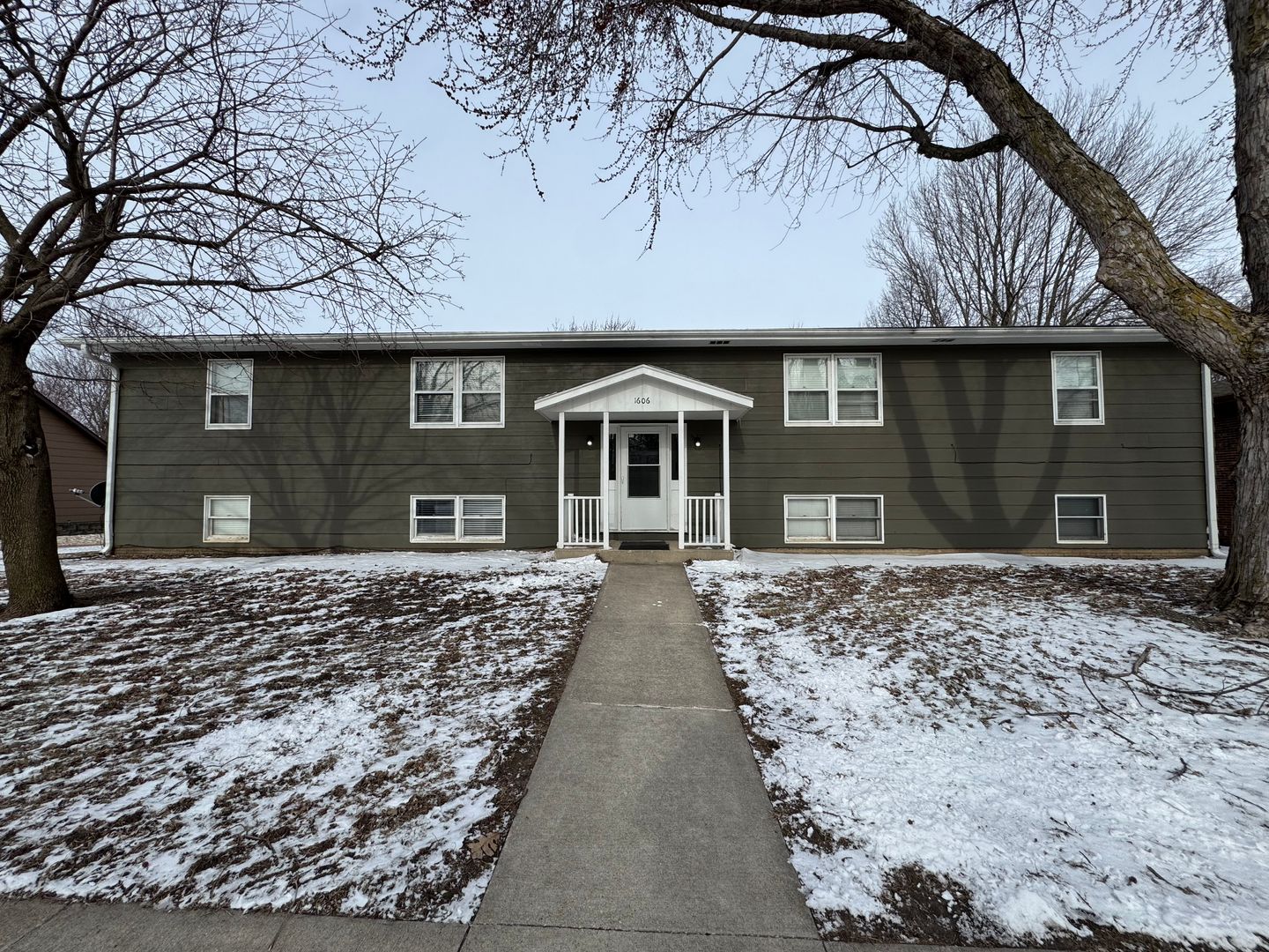 Fort Dodge Apartment: 1606 Knollcrest Dr
