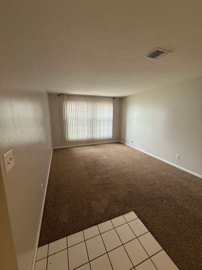 Fort Dodge Apartment: x