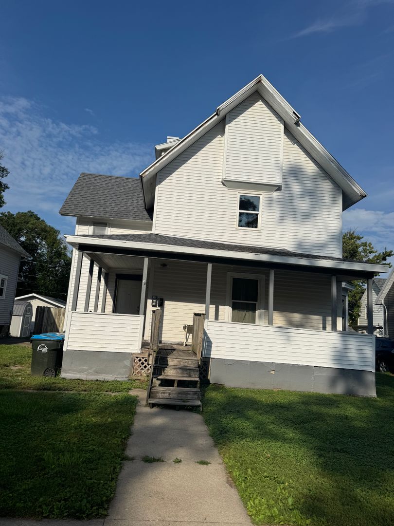 Fort Dodge Apartment: 810 South 17th Street