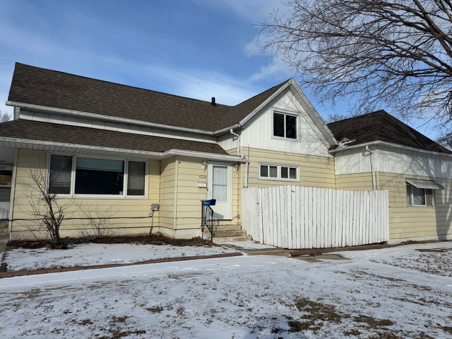 Fort Dodge Apartment: 1332 4th Ave N