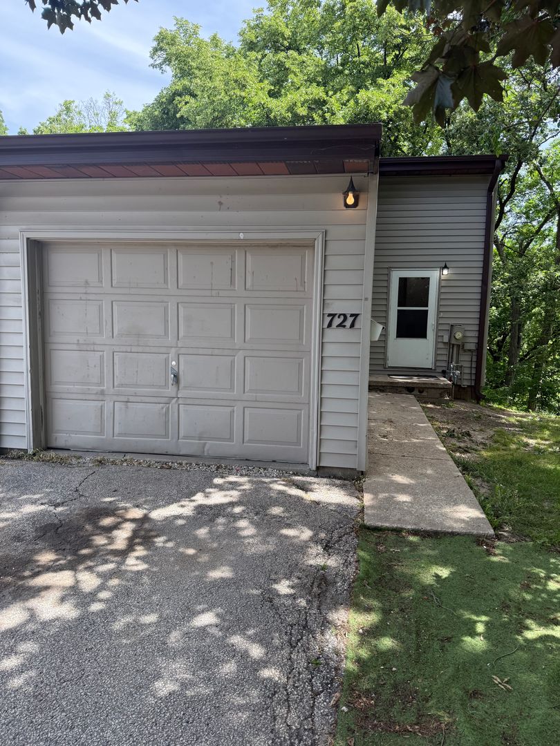 Fort Dodge Townhome: 727 Westridge Road
