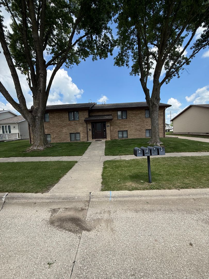 Fort Dodge Apartment: x