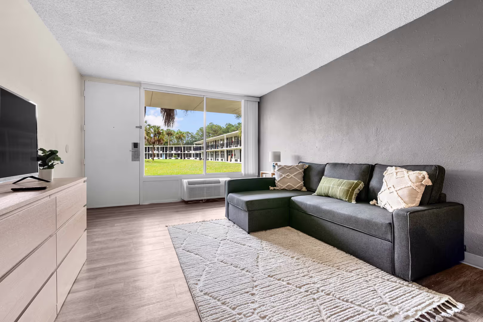 Jacksonville Apartment: 1057 Broward Rd.