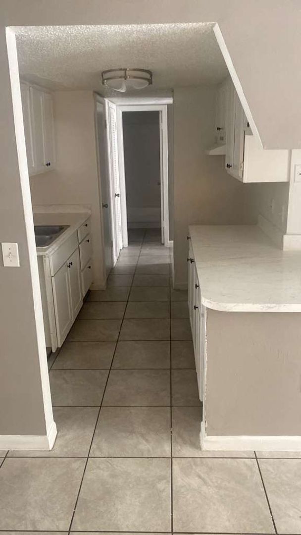 Jacksonville Apartment: 2401 Jammes Road