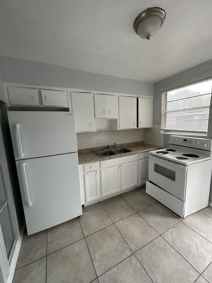 Jacksonville Apartment: 2026 Palafox St.