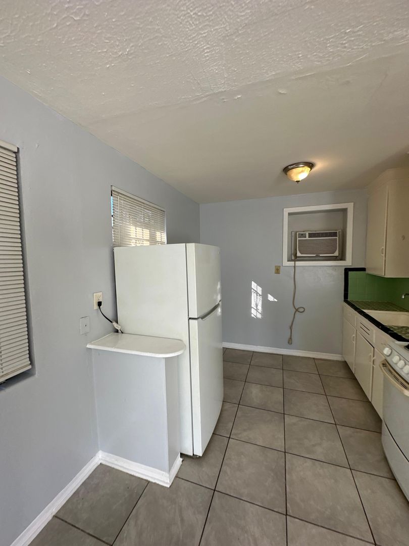 Jacksonville Apartment: 224 W 22nd St.