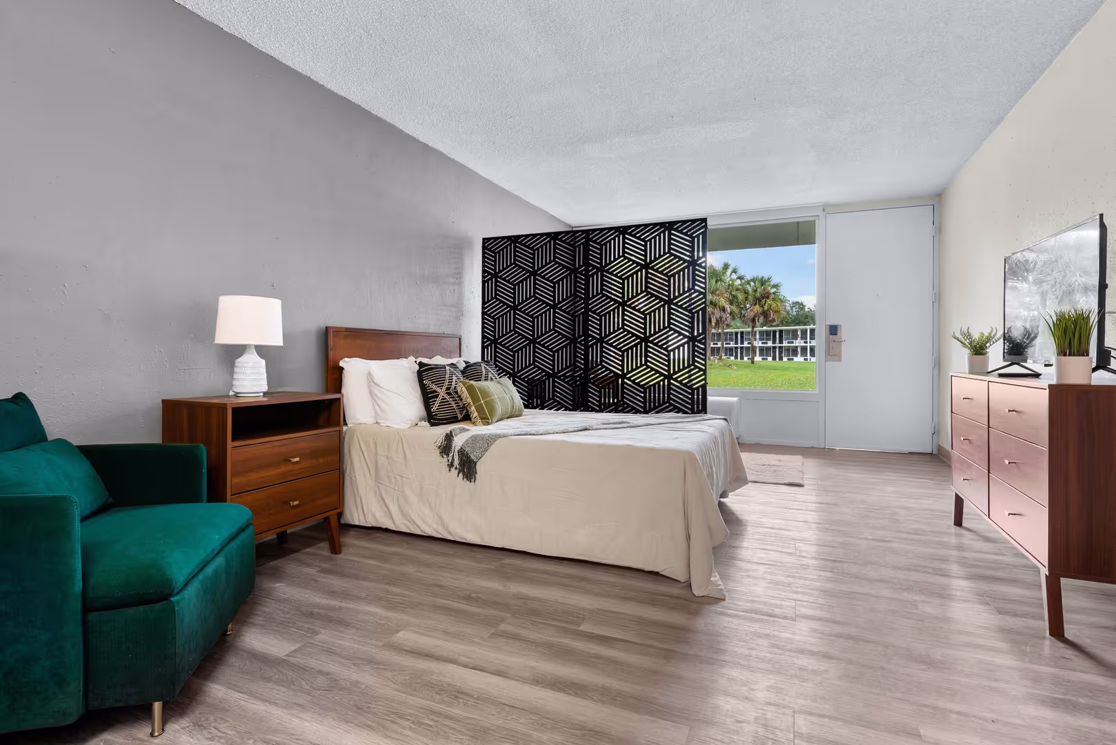 Jacksonville Apartment: 1057 Broward Rd.