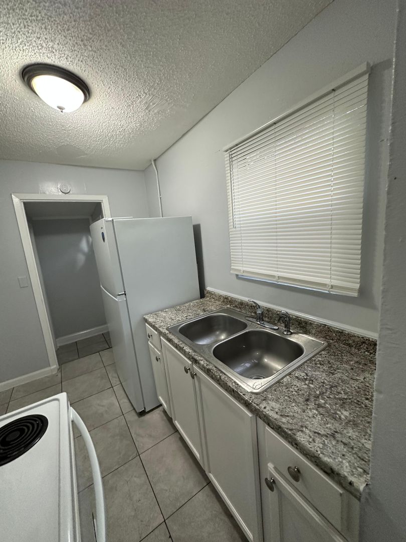 Jacksonville House: 1915 Florida Ave