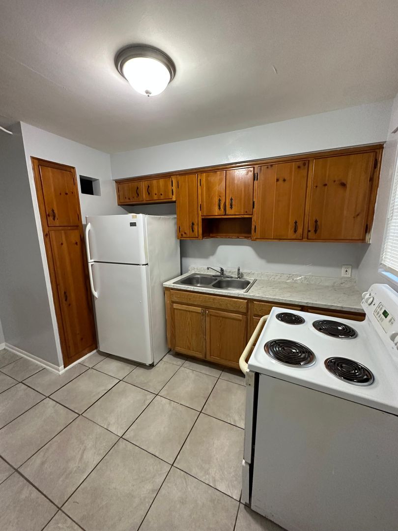 Jacksonville Apartment: 2000 Palafox St.