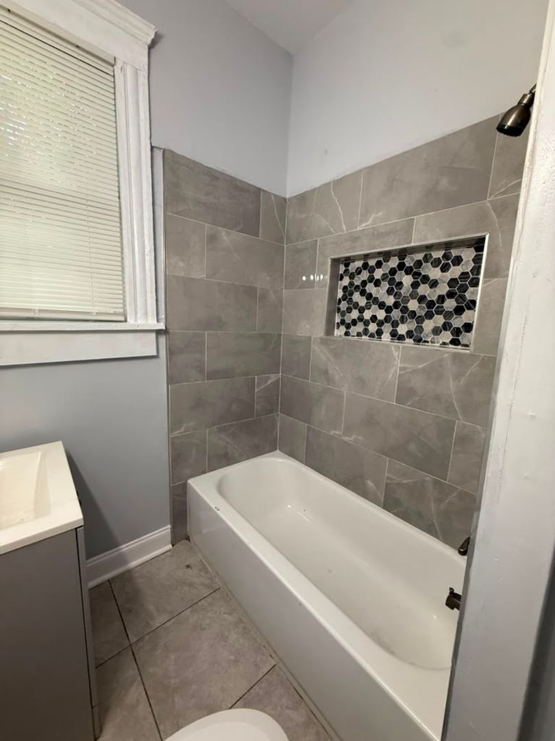 1427 W 8th St 8 of 12