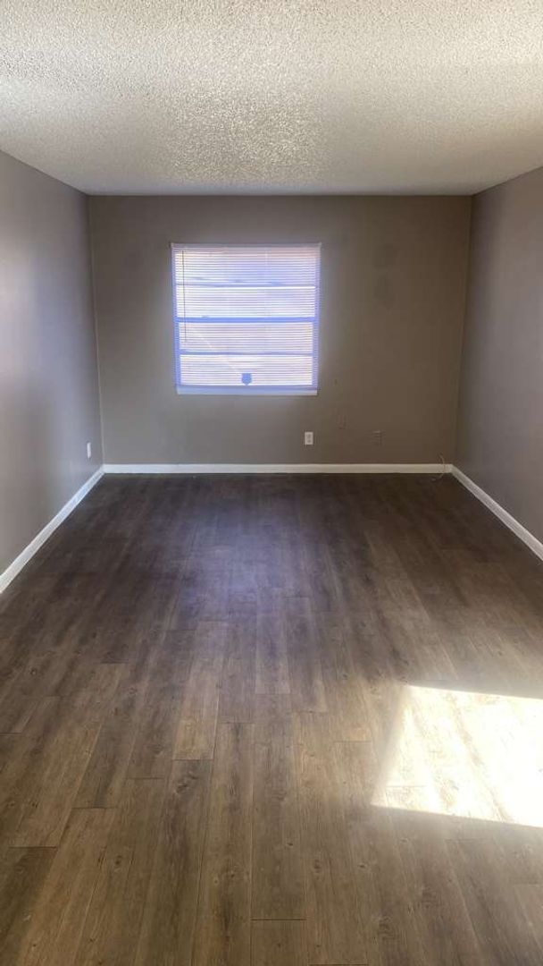 Jacksonville Apartment: 2401 Jammes Rd