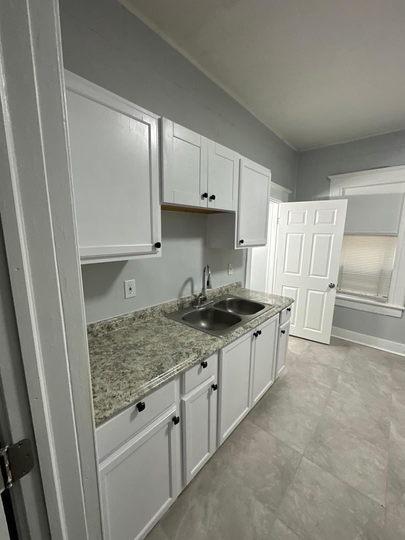 Jacksonville House: 1163 E 18th St