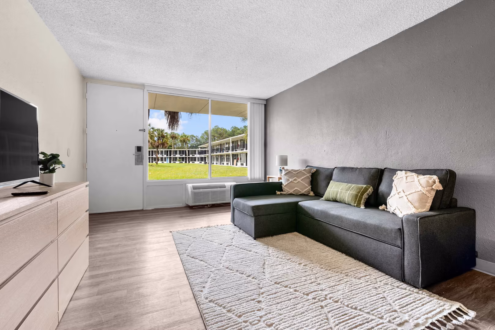 Jacksonville Apartment: 1057 Broward Rd.