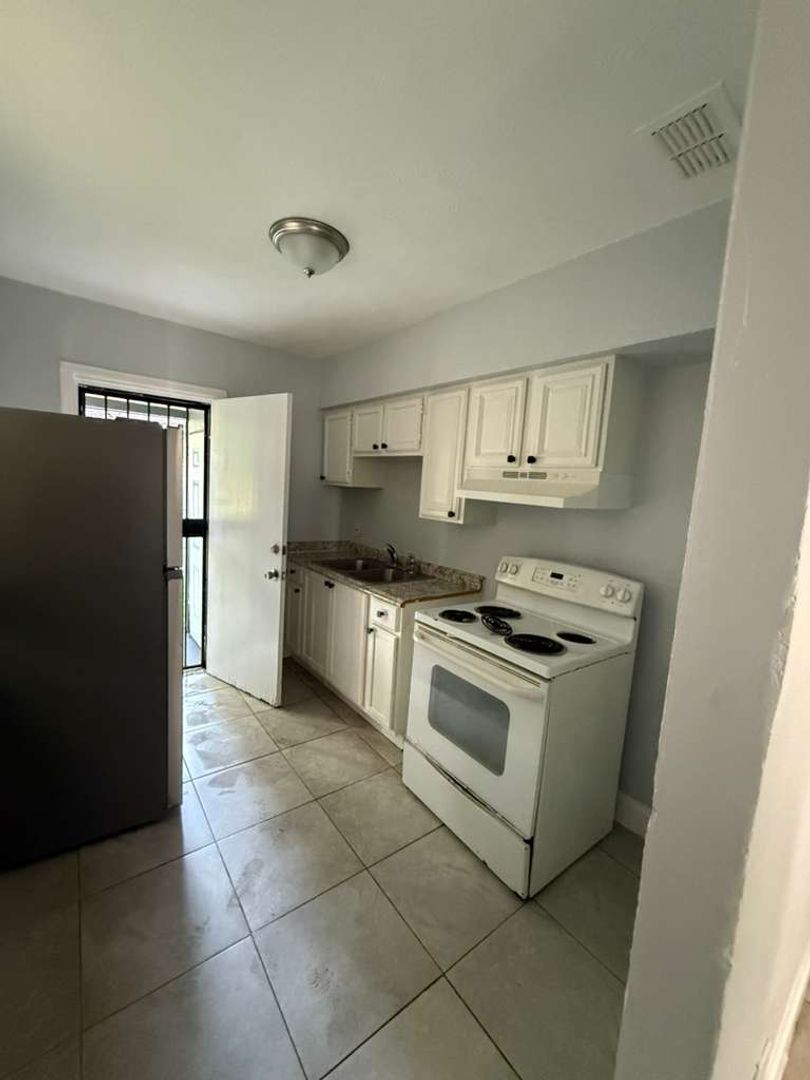 Jacksonville Apartment: 1614/1616 W 3rd St.