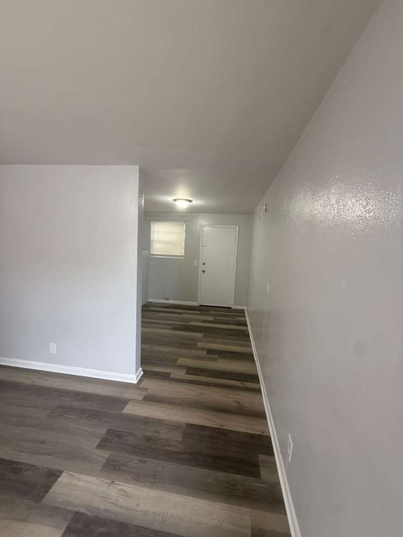 1305 W 6th St #1-4 2 of 12