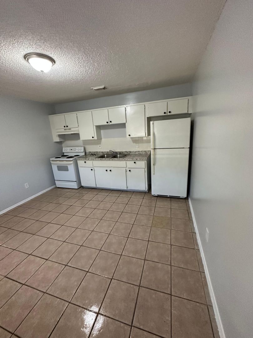 Jacksonville Apartment: 3997 Leonnie Rd #1-4