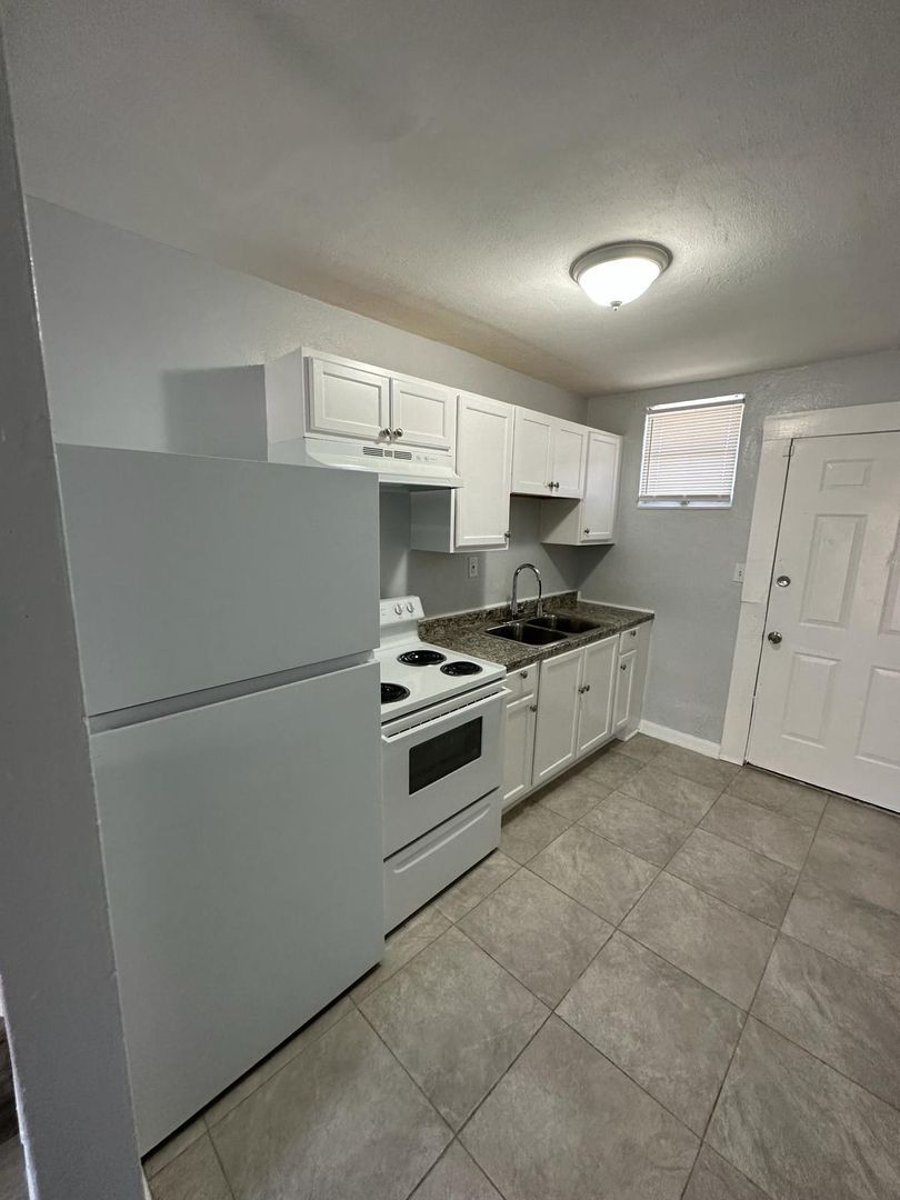 Jacksonville Apartment: 1230 W 3 St.