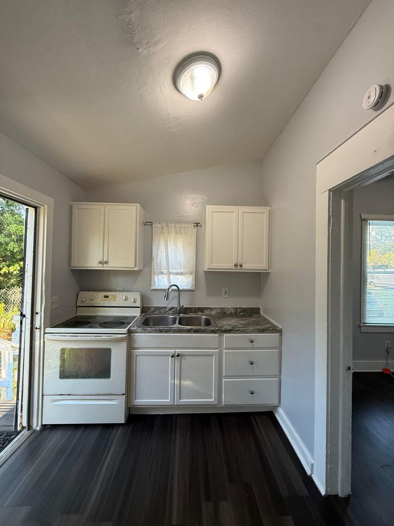 Jacksonville Apartment: 1347 W 5th St