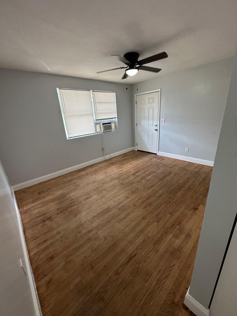 Jacksonville Apartment: 2100 Palafox St.