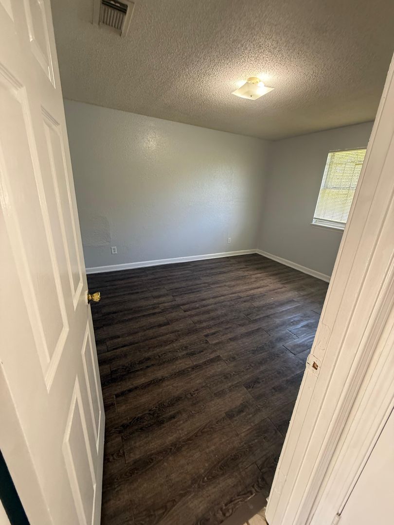 Jacksonville Apartment: 3997 Leonnie Rd #1-4