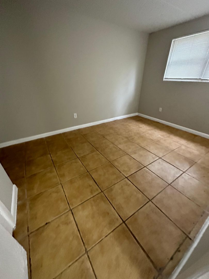 Jacksonville Apartment: 2851 Sophia St