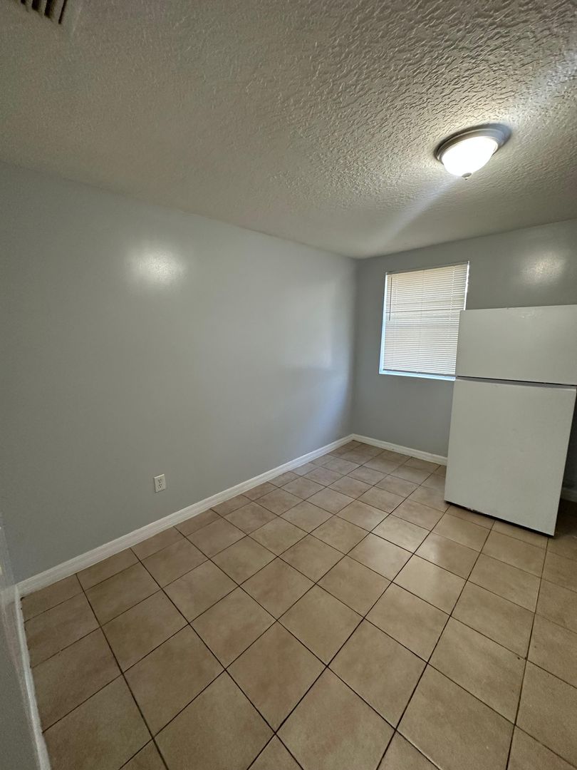 Jacksonville Apartment: 1579 W 23rd St.