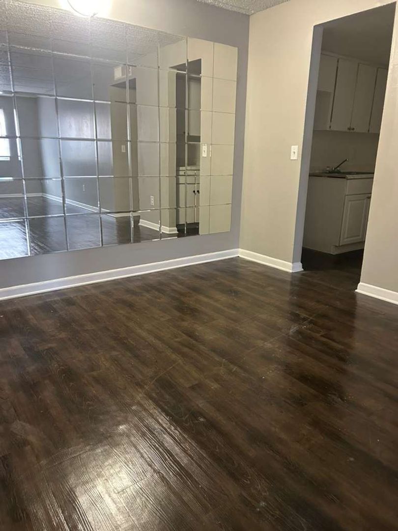 Jacksonville Apartment: 2401 Jammes Rd