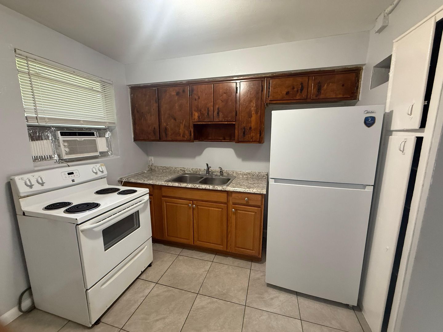 Jacksonville Apartment: 2008 Palafox St.