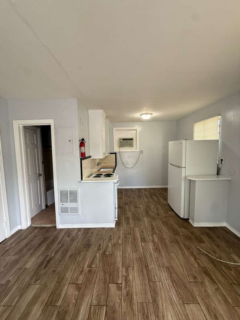Jacksonville Apartment: 224 W 22nd St.