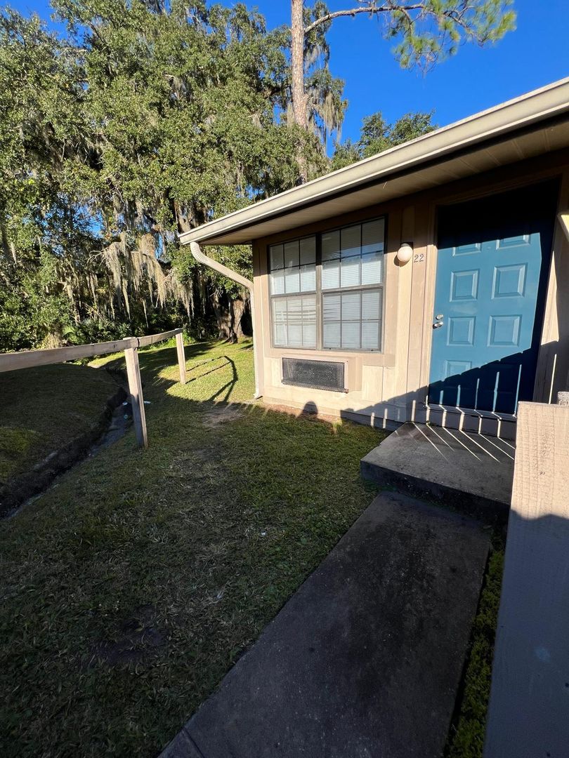 Belleview Apartment: 10431 SE 49th Ct