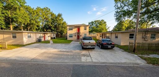 Fully Renovated 2/1 Available for Immediate Rent! – photo 1