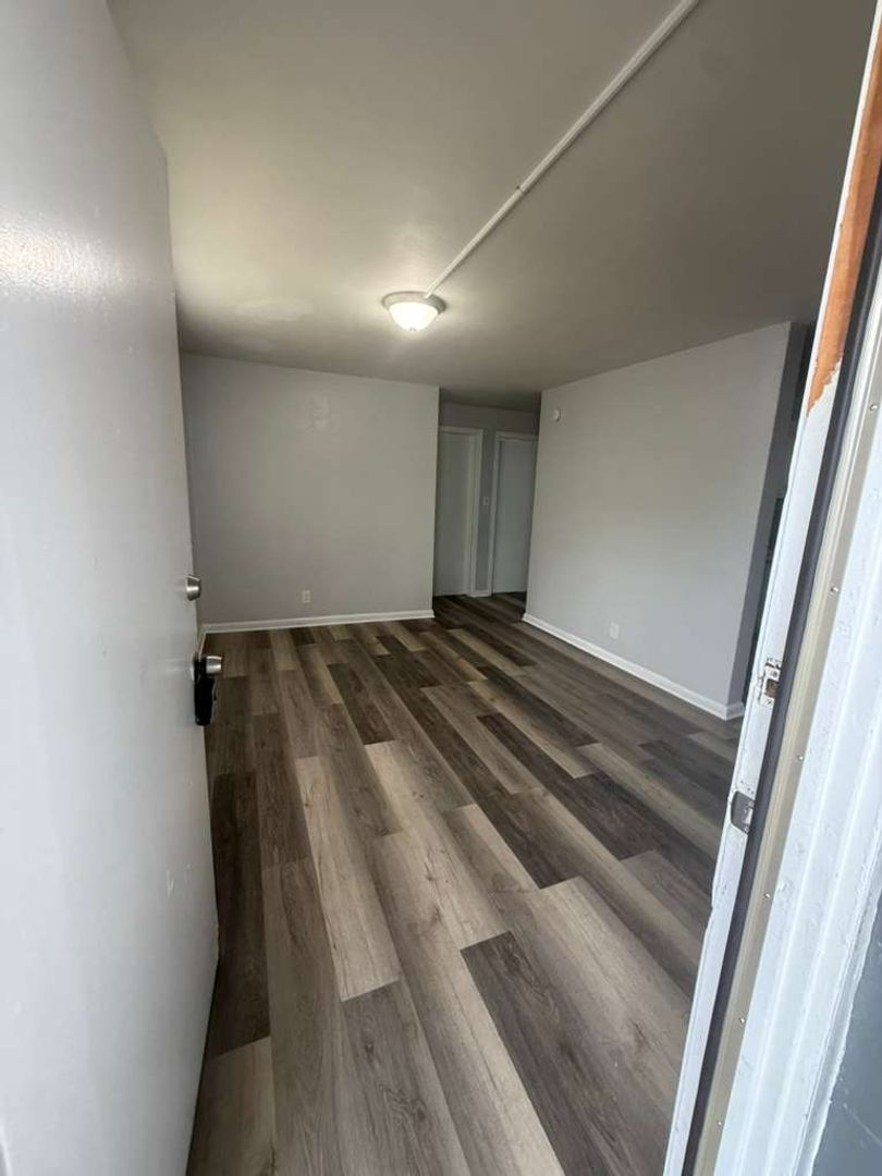 Jacksonville Apartment: 1305 W 6th St #1-4