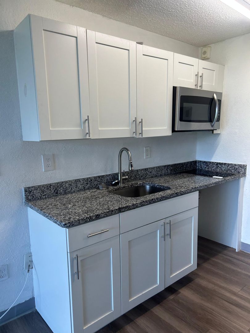 Jacksonville Apartment: 1057 Broward Rd.