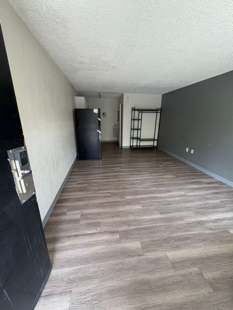 Jacksonville Apartment: 1057 Broward Rd.