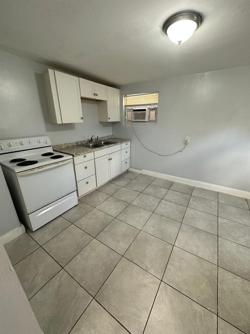 Jacksonville Apartment: 1785 Mount Herman St.