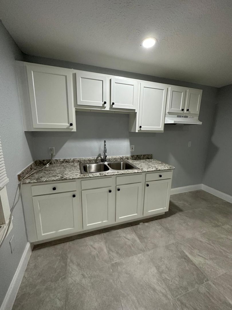 Jacksonville House: 2511 Market St Unit B