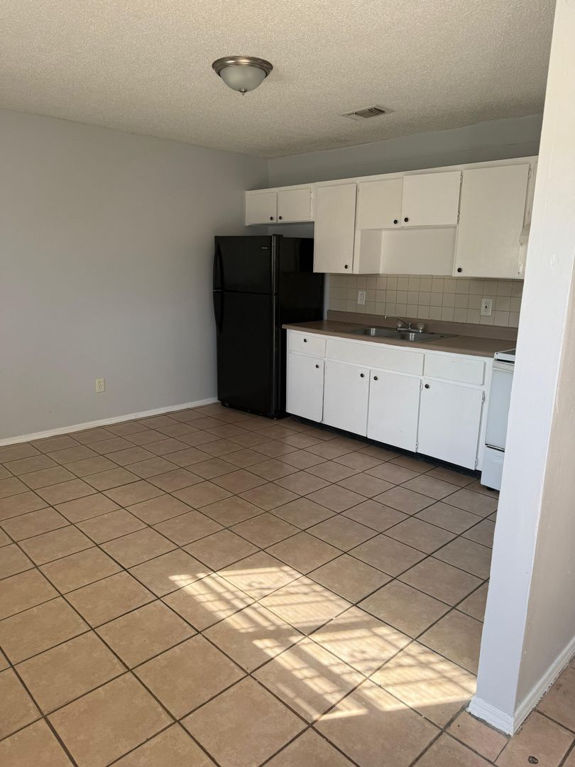 Jacksonville Apartment: 3997 Leonnie Rd #1-4