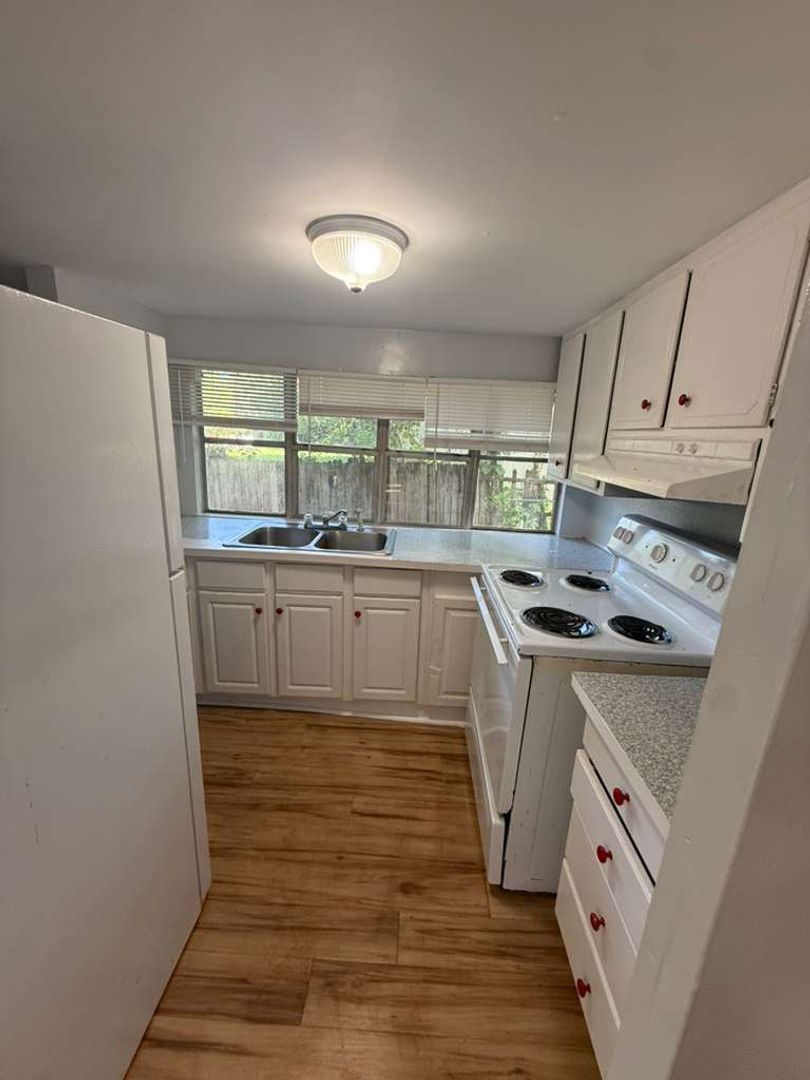 Jacksonville Apartment: 7661 Bentwillow Dr.