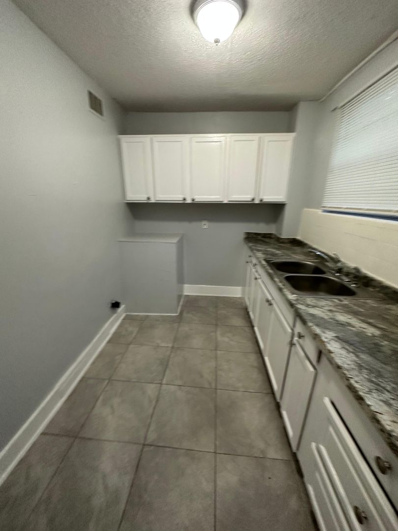 Jacksonville Apartment: 1923-1925 Ella St