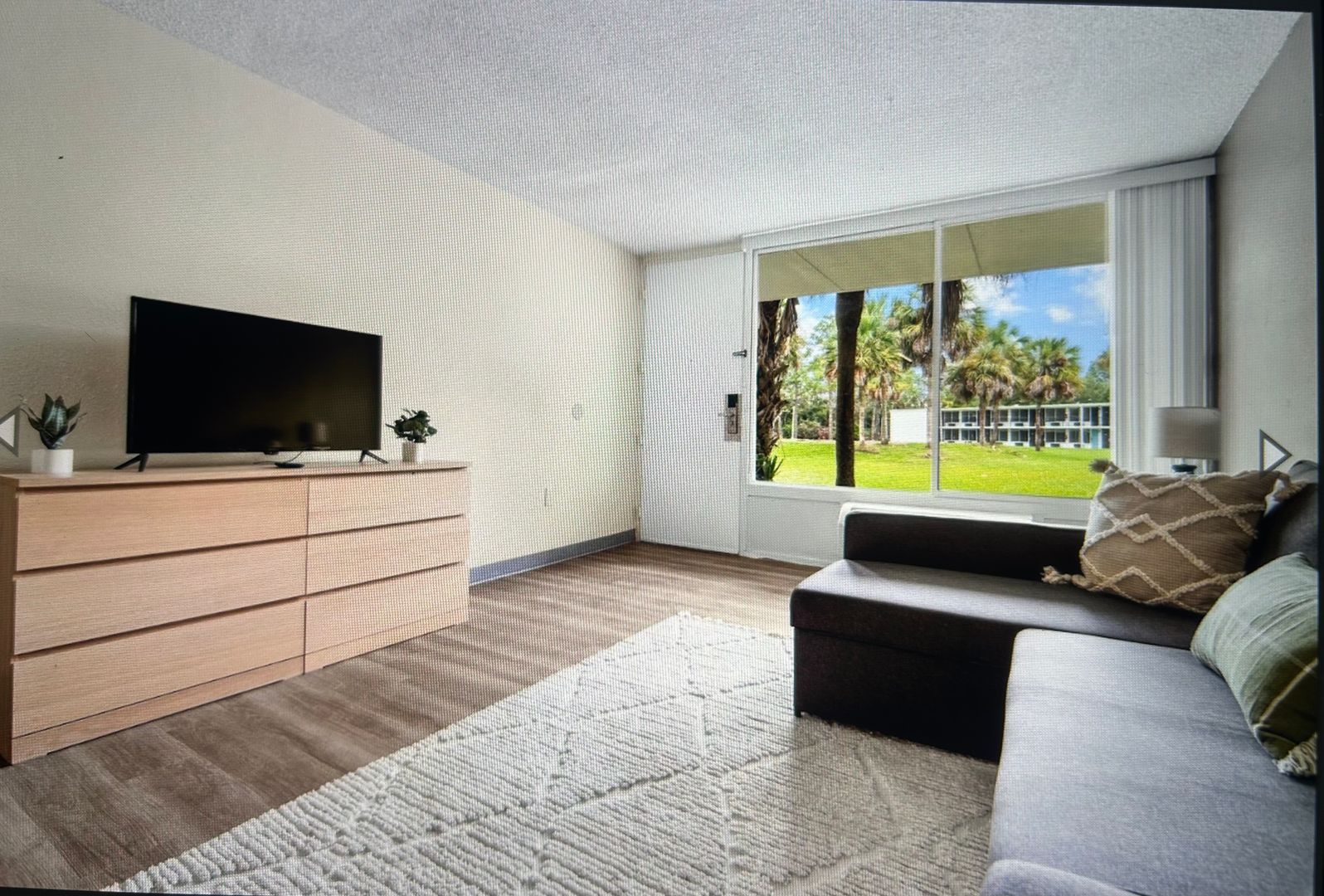 Jacksonville Apartment: 1057 Broward Rd.