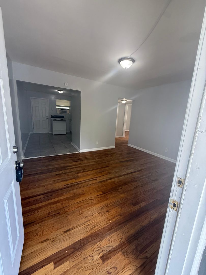 Jacksonville Apartment: 2012 Palafox St.