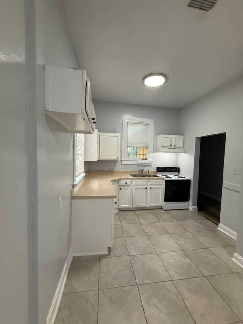 1427 W 8th St 10 of 12