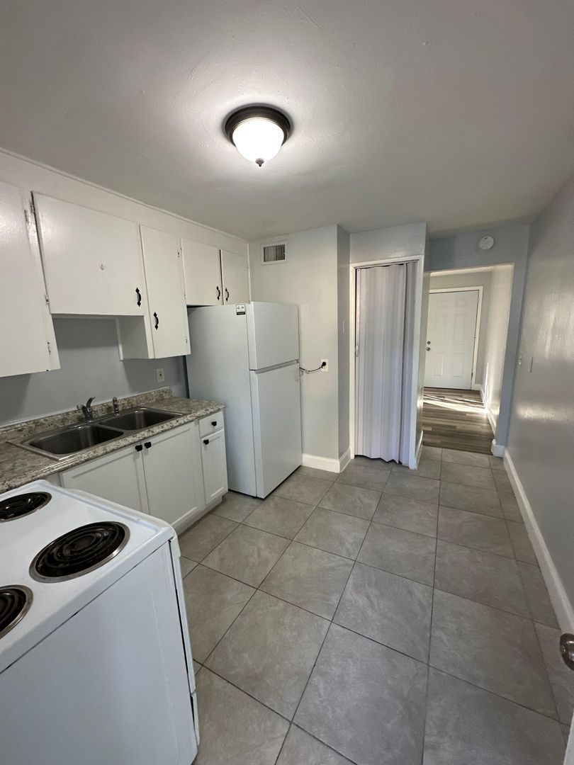 Jacksonville Apartment: 3805 Fairfax St