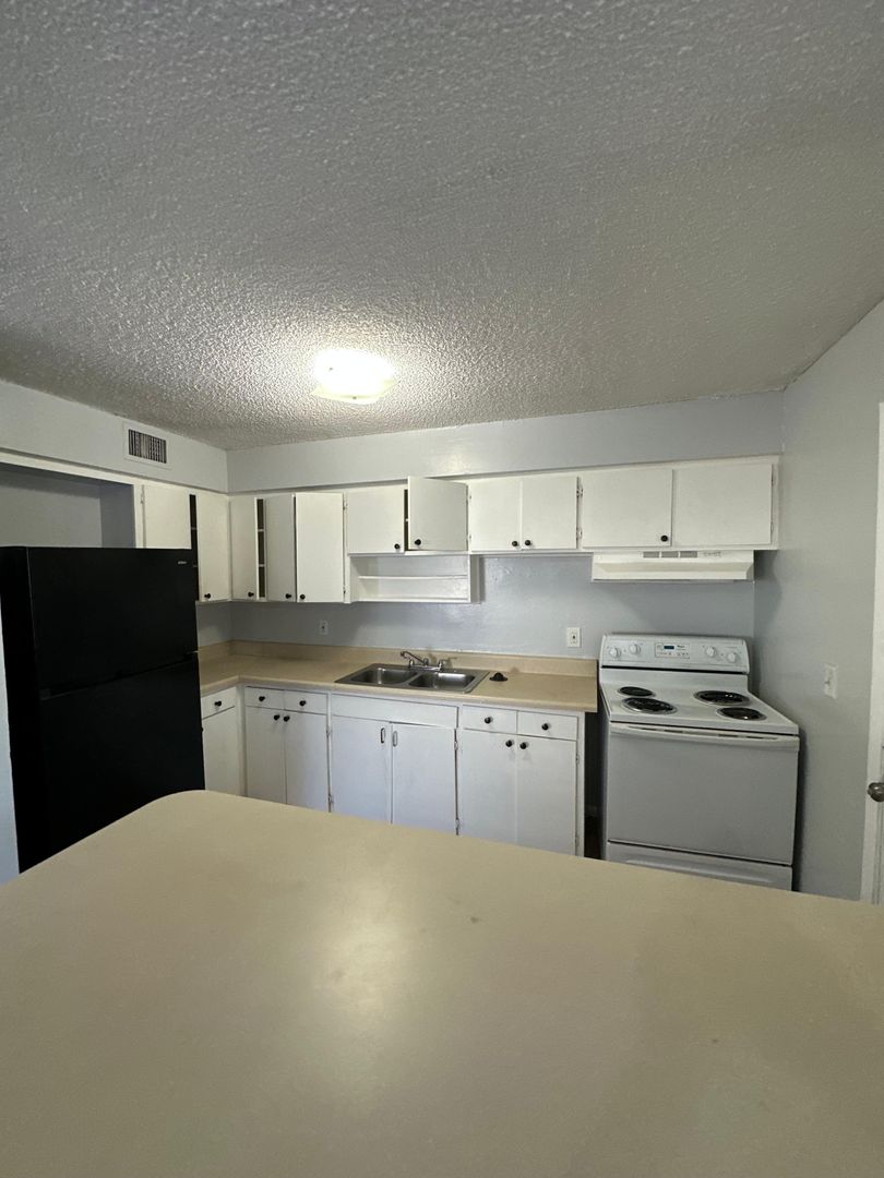 Jacksonville Apartment: 712 Eaverson St.