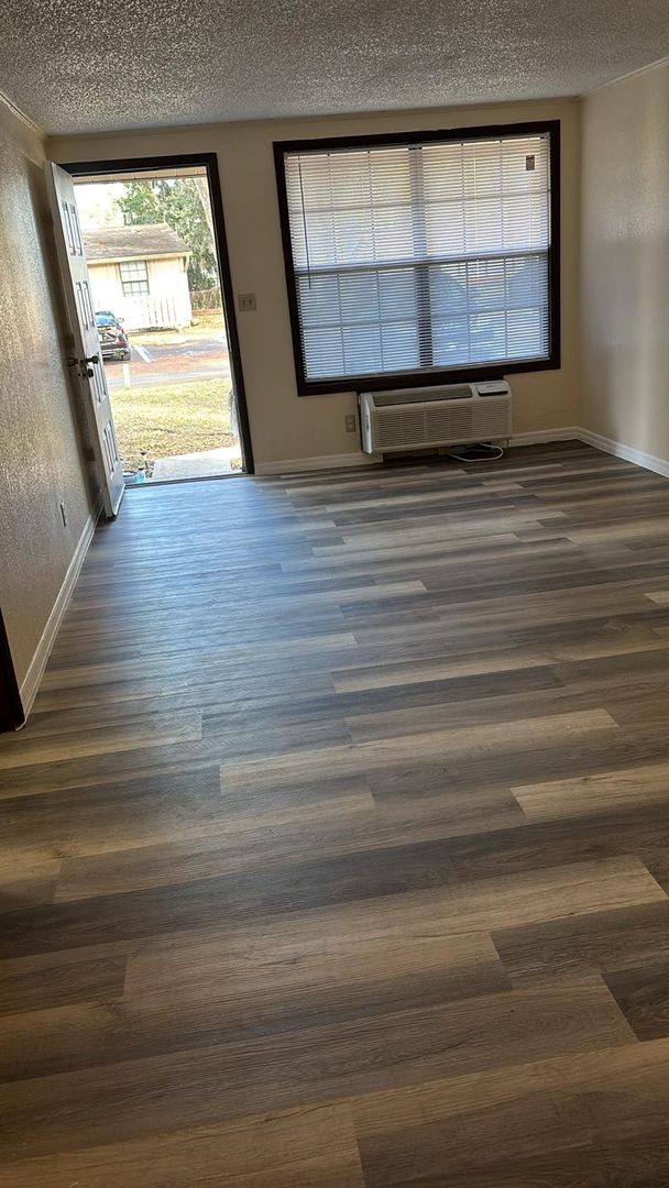 Belleview Apartment: 10431 SE 49th Ct